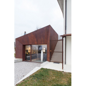 Oxydecor®, Corten effect vertical coating. Maison 203, Valdobbiadene, Italy. Progetto: arch. Vittorio Massimo